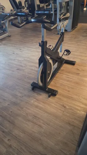 BICICLETA SPINNING FREE LIFE Linha Profissional Roda inércia 22kg