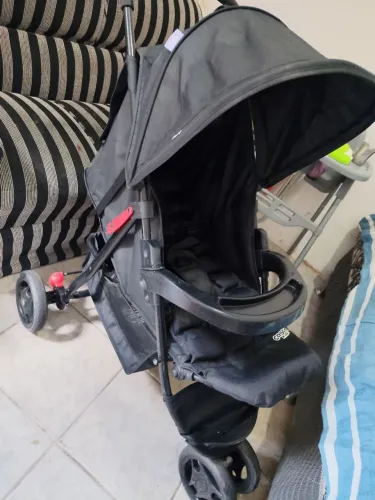 Carrinho de bebê + bebê conforto COSCO