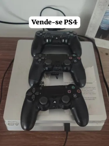 Playstation 4 - Vídeo Game PS4 com 3 controles, sem jogos - SEMI NOVO