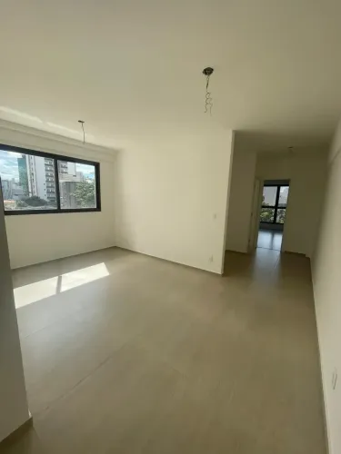 Apartamento para aluguel tem 72 metros quadrados com 2 quartos