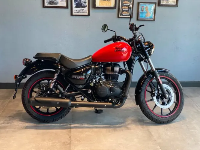 Royal enfield meteor 350 fireball Red.