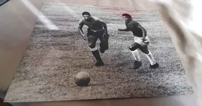 Foto antiga de Garrincha em sua arrancada - 1964