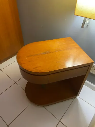 Mesa de cabeceira - Criado mudo Design Janete Costa 