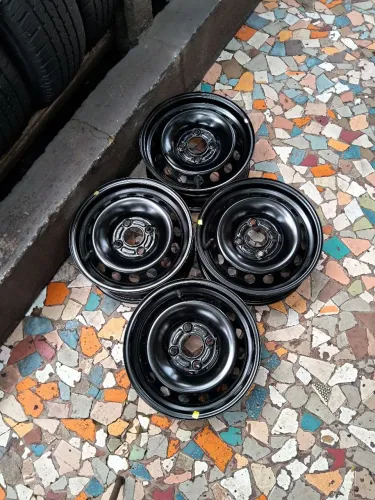 Jogo de rodas de ferro aro 14/4 furos originais Ford Ka Fiesta Courier e outros