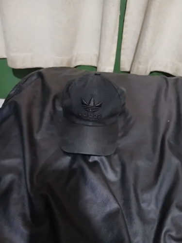 Boné Adidas Originals Trefoil Preto Strapback - Aba Curva Clássico