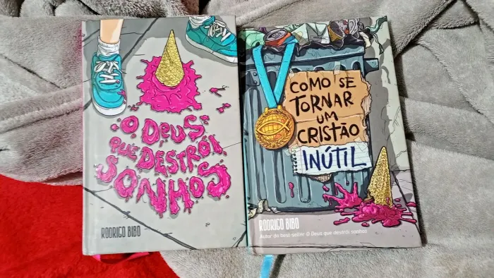 Livros: 30 reais os 2!