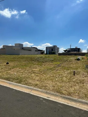 VENDE TERRENO 200M² EM CONDOMINIO MONTERREY