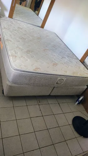 cama queen com Base minaspuma Bem conservada