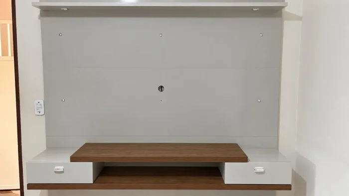 Rack com Painel para TV 1,83m - Branco e Madeira
