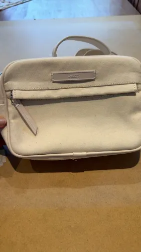 Bolsa Arezzo bege de ombro