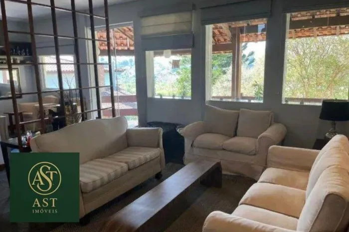 AST IMÓVEIS VENDE Casa duplex em condomínio fechado com 4 quartos, 390 m² por R$ 1.200.000