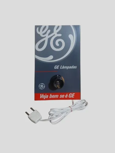 Antigo testador de lâmpadas marca General Elétrica em metal