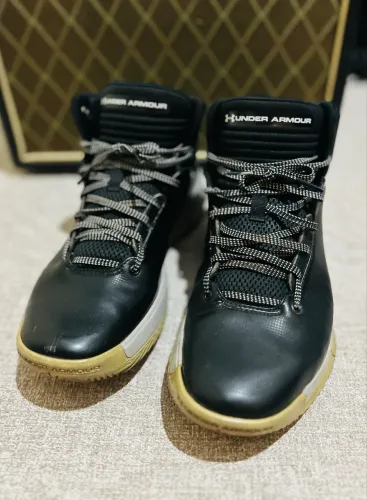TÊNIS UNDER ARMOUR BASQUETE TAMANHO 40