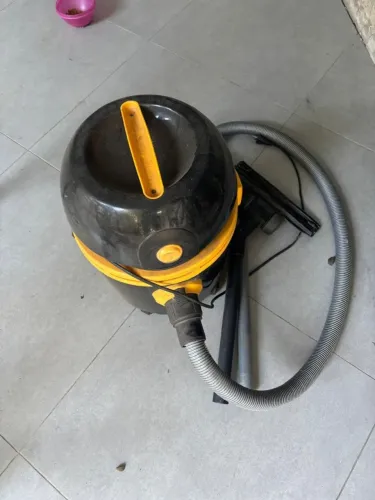 Aspirador de pó e outros itens por 100,00.