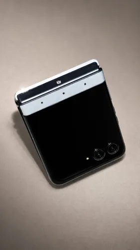 Motorola Razr 60 Crystals by Swarovski - Edição Limitada