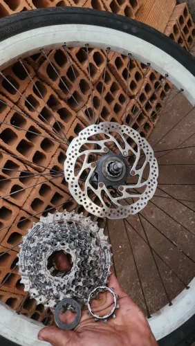 VMAXX+Cubo SHIMANO+disco SHIMANO+Cog 8 velocidades.