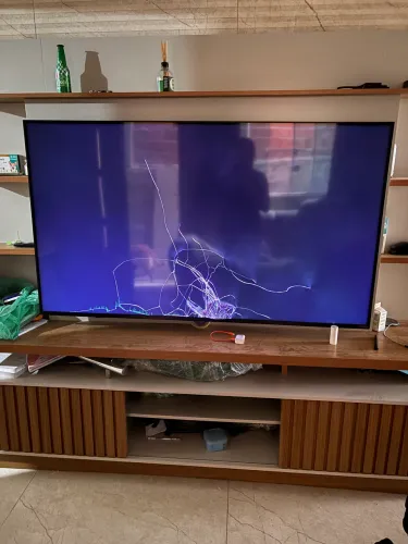 Tv LG 65 Qned tela quebrada, ainda está na garantia do fabricante.