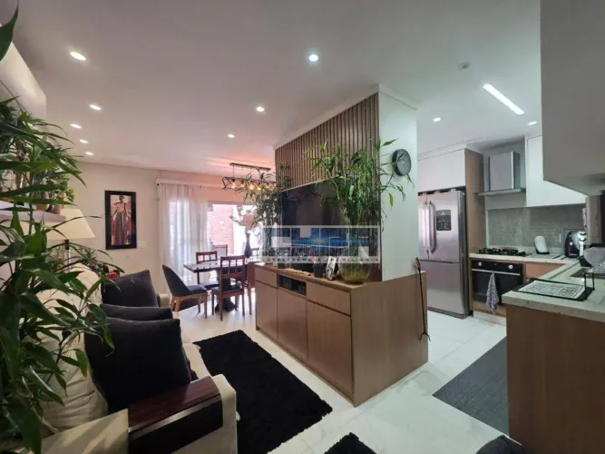 Casa GEMINADA com 4 DORMITÓRIOS & PISCINA na Vila Valença