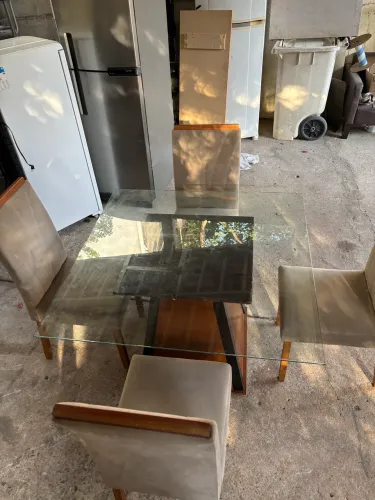 Mesa com 4 cadeiras