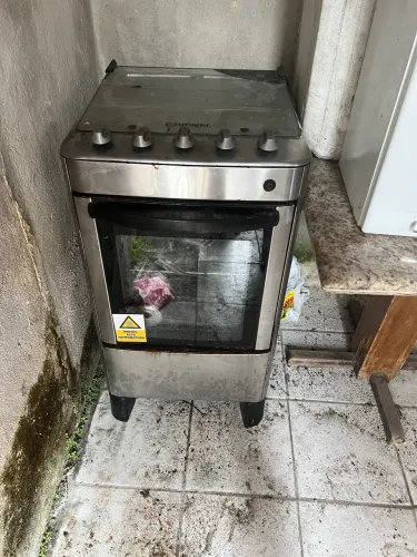 Fogão funcionando mas bem usado 