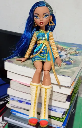 Boneca Monster High Cleo de Nile 3ª Geração Básica