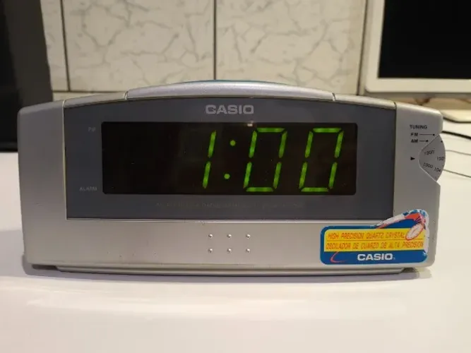 Rádio Relógio Casio RT-300 Vintage - Display Verde (Leia a Descrição) USADO
