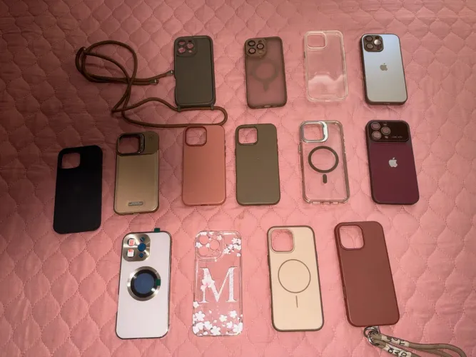 14 capinhas para iPhone 16 Pro Max ? R$ 200 o lote