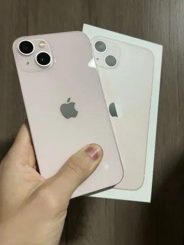 iPhone 13 Pink com Acessórios - Imperdível