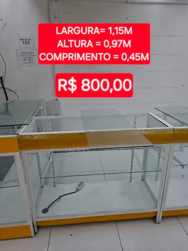 Balcão de vidro com detalhes amarelos. Tamanho na imagem