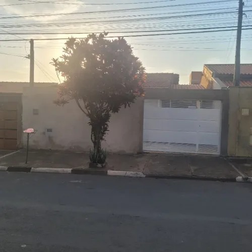 Casa a venda no bairro Jardim Chico Mendes em Cosmópolis/SP.