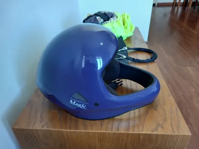 Capacete e Paraquedas Reserva para Voo Livre