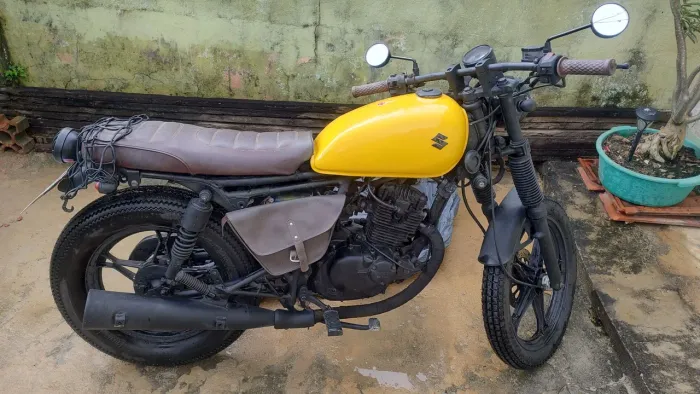 Intruder 125 Custom - Brat Style / Café