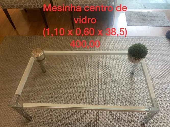 Mesa de centro com vidro