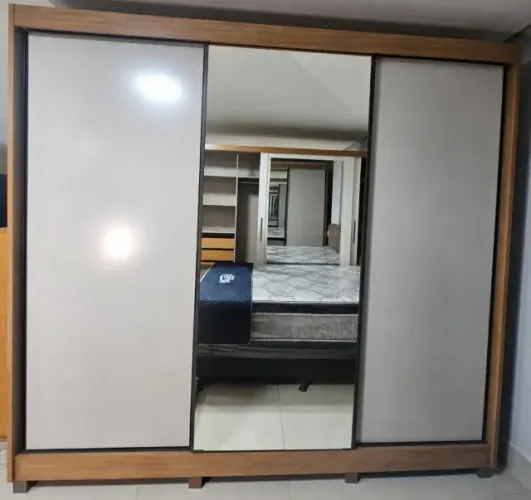 ROUPEIRO DIAMOND COM 1 ESPELHO - R$ 2.849,00