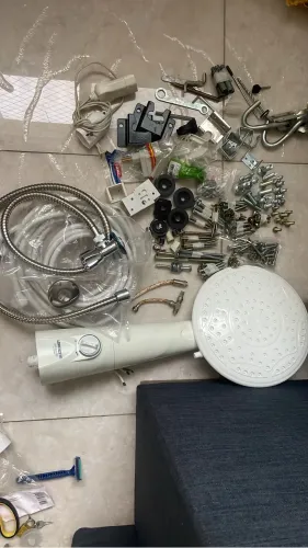 Parafusos e peças para organizar 