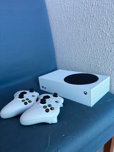Xbox Series S - 512gb c/ 2 controles originais