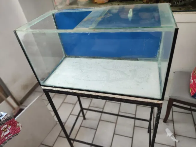 aquário 80x40x41 com base em Metalon