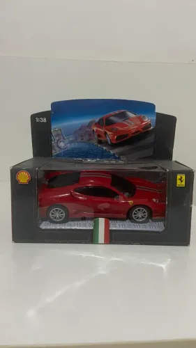 Ferrari miniatura autografada