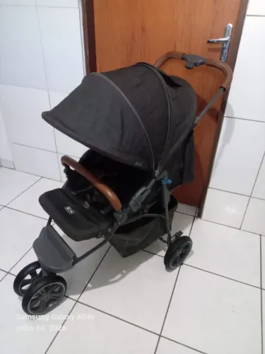 Carrinho de bebê novinho unissex 