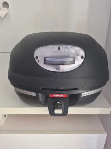 Baú Givi com suporte