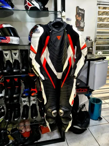 Macacão Dainese aero evo 56 Eur impecável