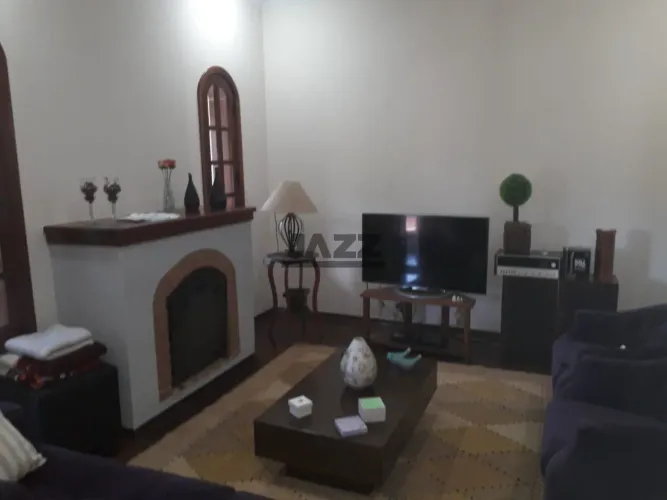 Casa à Venda - próxima do centro em Serra Negra - 126m2 - 3 Quartos/01 suíte