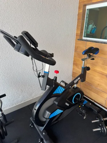 BICICLETA ERGOMÉTRICA ODIN FIT PARA SPINNING MECÂNICA RODA DE INÉRCIA 13KG VMAX