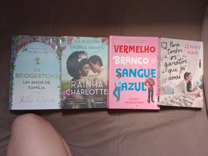 Vendo cada livro por 5 reais