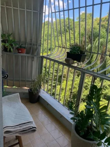 Ótimo apartamento, vista livre, claro, com dois quartos, 1 suíte, banheiro social, ampla s