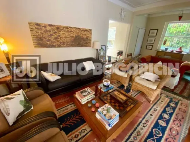 Casa de rua : / Residencial / Lagoa