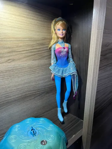 Boneca barbie patinadora grande