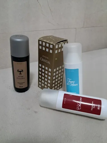 Avon Frascos Antigos Toque de Amor e Charisma Contém Perfumes