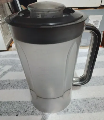 Copo para liquidificador Philco Touch usado c/ pequena marca de uso na base 