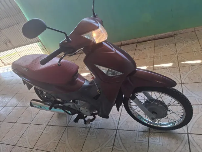 Vende-se Honda Biz 125 Vermelha - Ano 2009